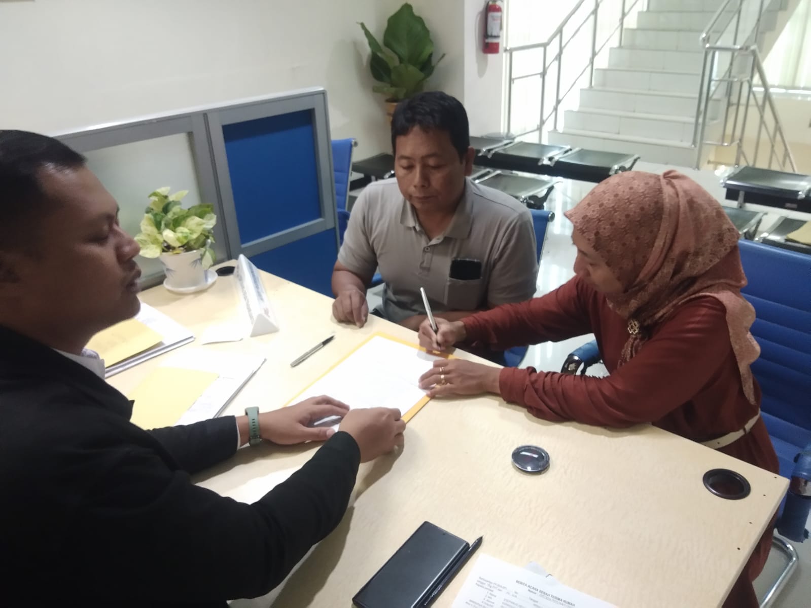 Serah terima kunci keluarga 3