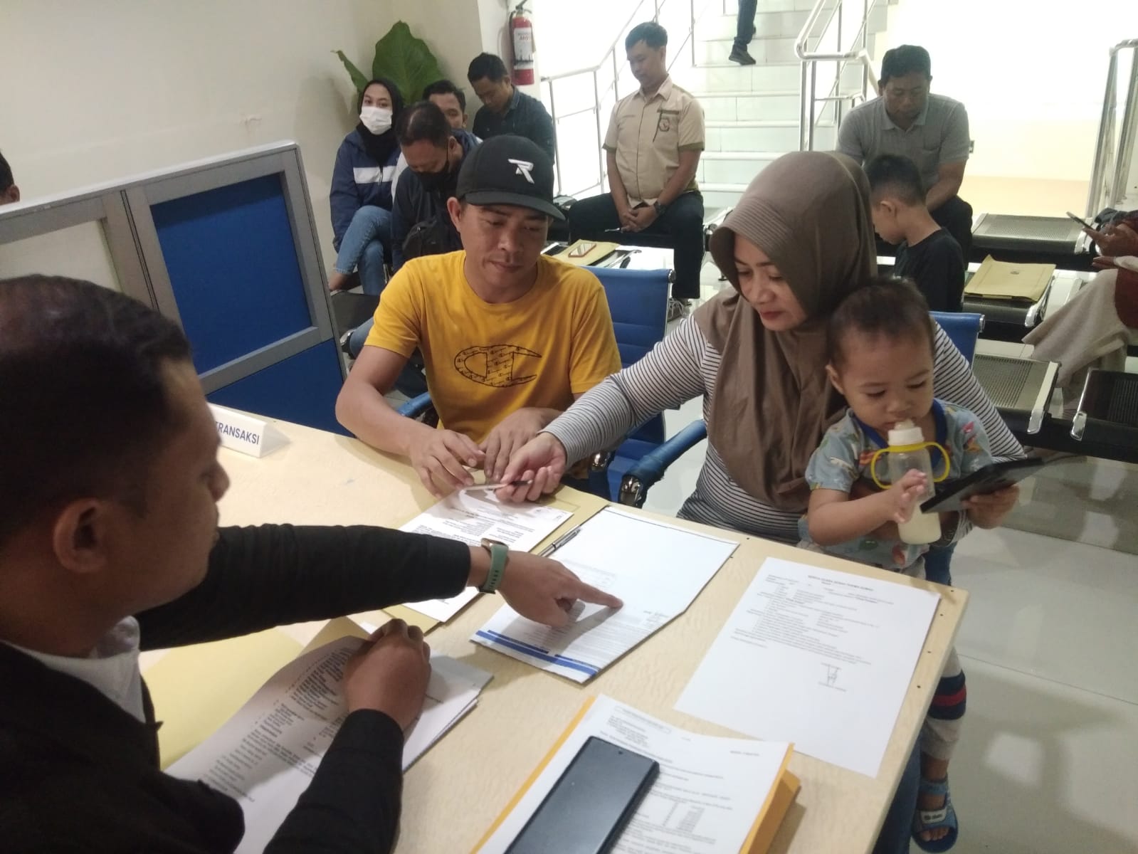 Serah terima kunci keluarga 8